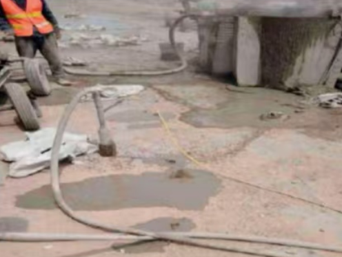 感城镇水泥混凝土路面板底注浆技术 路面脱空注浆整治方案